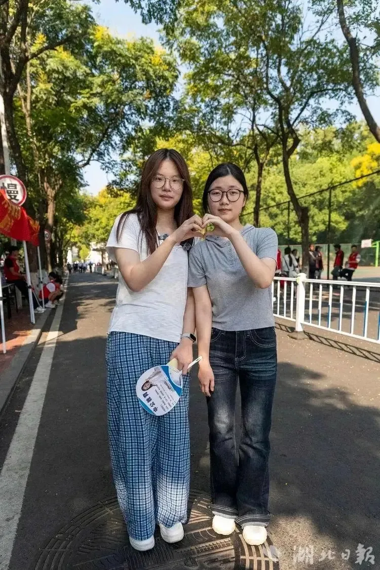刘欣怡考上同大学同科同年同月同日生同名同姓 3
