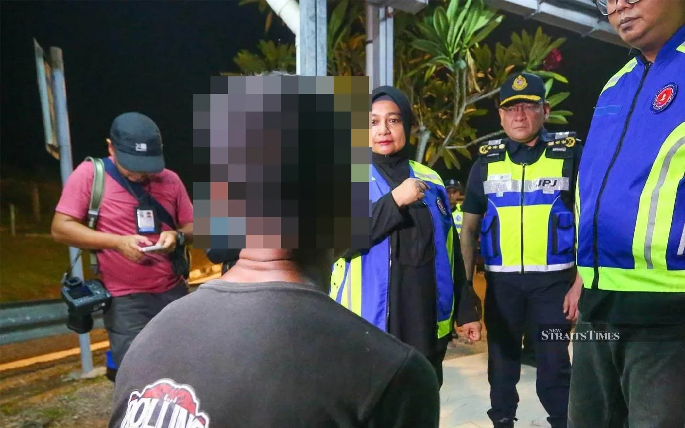 罗里司机吸毒15年被逮捕求情答应带妻儿去玩 1