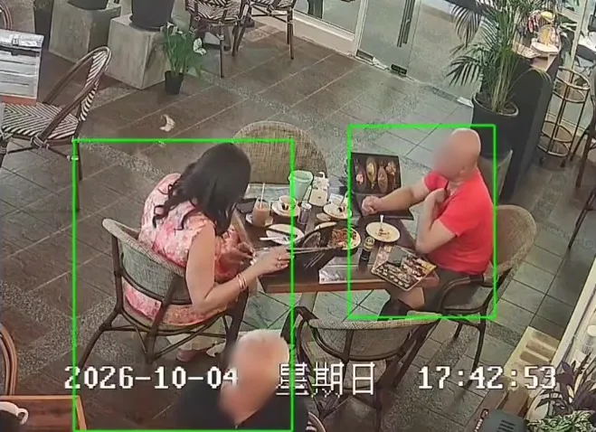 外国男女拒绝付Rm30餐费炒粿条里加胸毛 5 1